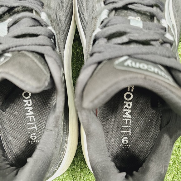 Saucony Hurricane 24 Black White Athletic Running Sneakers S10933-100 Womens 8 - Picture 9 of 11